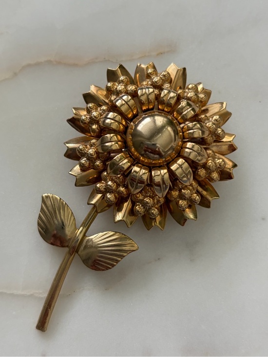 Unsigned Jewelry - Gold Floral Sunflower Brooch